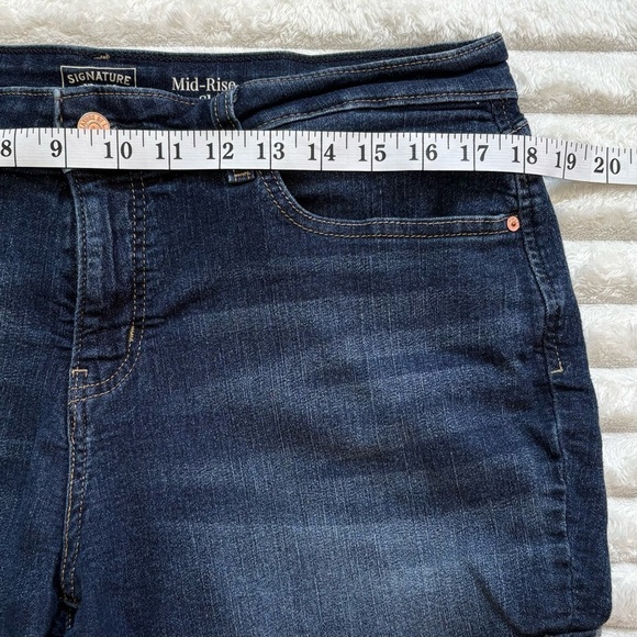 Signature by Levi Strauss Jean Shorts Mid Rise Slim Shorts Size 16 W33 - Picture 8 of 9
